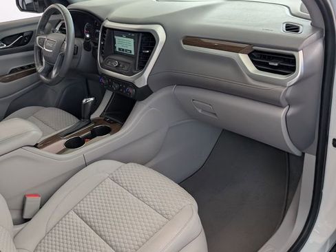 Used 2019 GMC Acadia SLE image 17