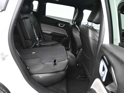 Used 2024 Jeep Compass Limited image 12