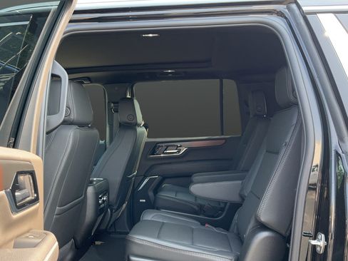 Used 2026 GMC Yukon XL Denali w/ Sun & Power Step Package AWD/4WD image 19
