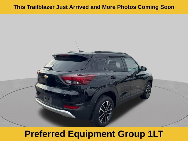 Used 2025 Chevrolet TrailBlazer LT AWD/4WD image 3