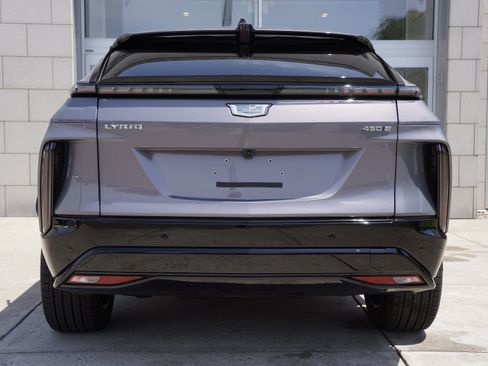 Used 2024 Cadillac Lyriq Sport AWD/4WD image 7