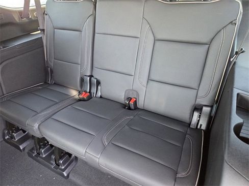 New 2025 Chevrolet Suburban Premier image 8