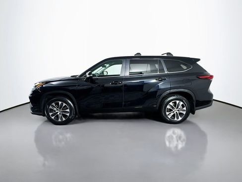 Certified 2024 Toyota Highlander XLE AWD/4WD image 5
