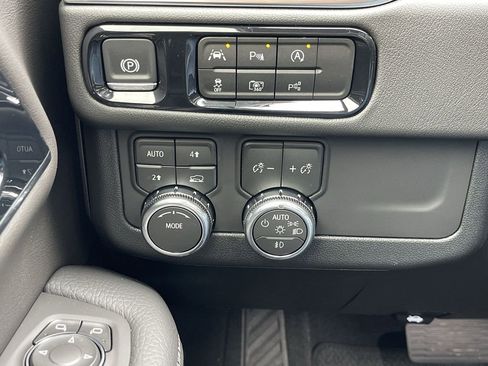 New 2026 GMC Yukon XL Denali AWD/4WD image 18