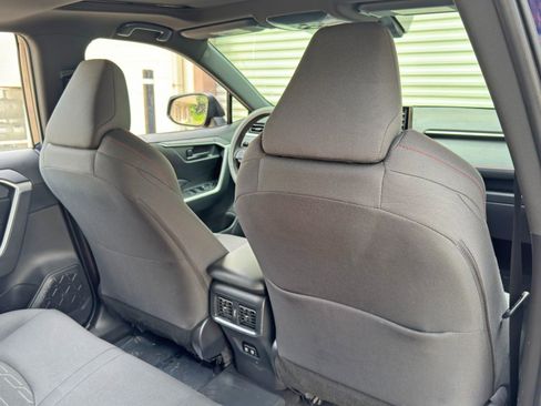Used 2021 Toyota RAV4 SE w/ Weather & Moonroof Package AWD/4WD image 33
