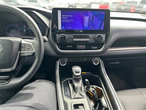 Used 2024 Toyota Grand Highlander Limited FWD image 9