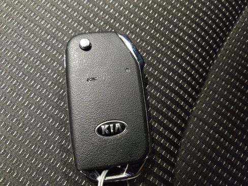 Used 2019 Kia Forte LXS FWD image 32