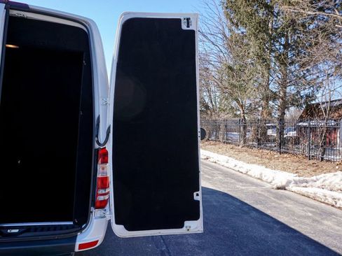 Used 2015 Mercedes-Benz Sprinter 2500 image 47
