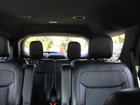 Used 2020 Ford Explorer Limited RWD image 22