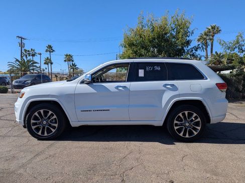 Used 2017 Jeep Grand Cherokee Overland AWD/4WD image 6