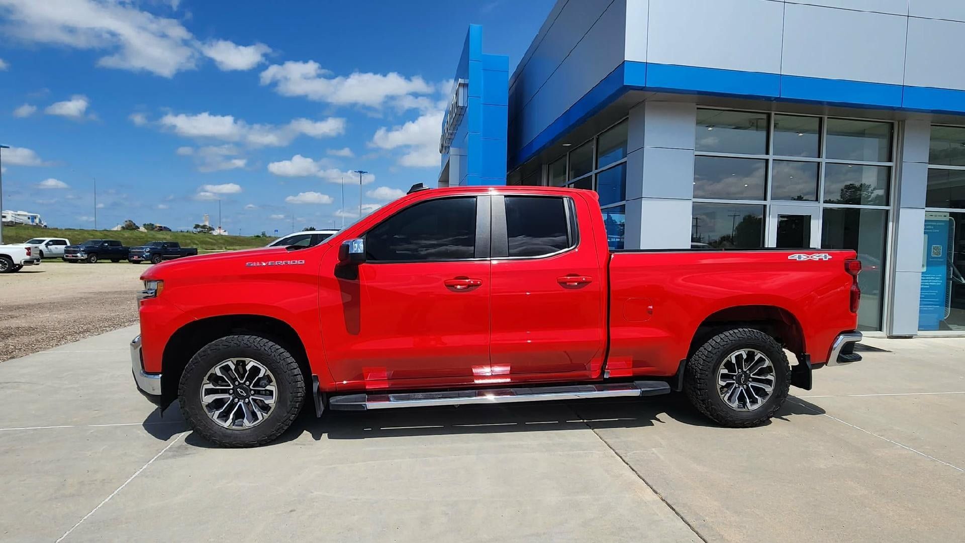 Used 2019 Chevrolet Silverado 1500 LT w/ All-Star Edition AWD/4WD image 3
