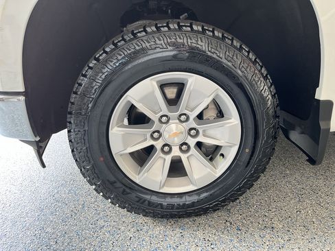 Used 2025 Chevrolet Silverado 1500 LT RWD image 30