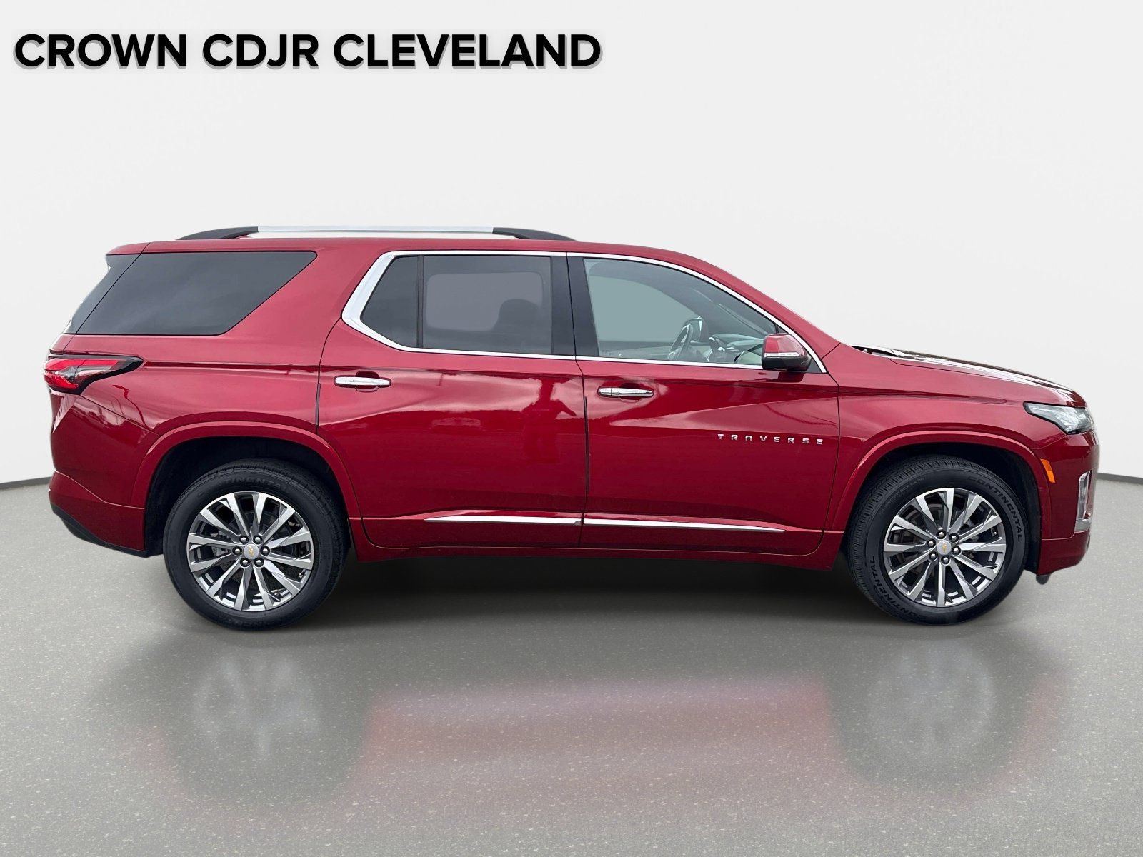 Used 2023 Chevrolet Traverse Premier FWD image 4