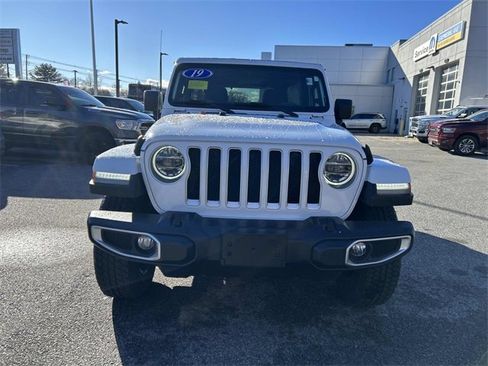 Used 2018 Jeep Wrangler Unlimited Sahara image 8
