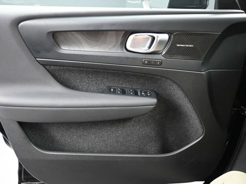 Used 2024 Volvo XC40 Recharge Ultimate w/ Protection Package Premier image 13