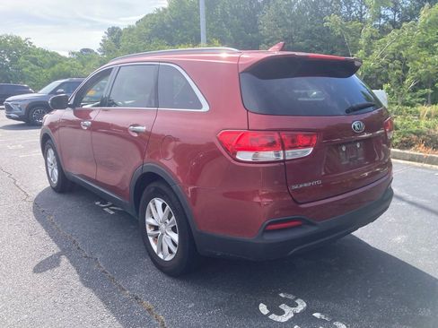 Used 2018 Kia Sorento FWD image 4