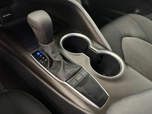 Used 2022 Toyota Camry LE w/ Carpet Mat Package (TMS) FWD image 25