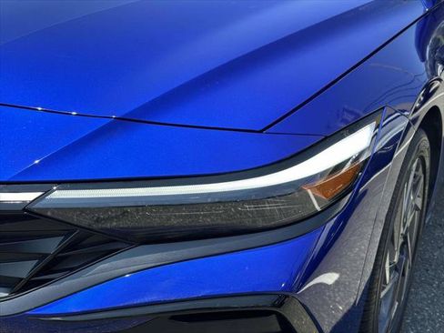 Used 2025 Hyundai Elantra SEL FWD image 7
