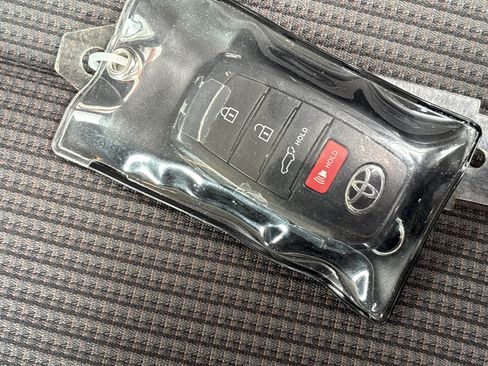 Certified 2024 Toyota Highlander LE image 28