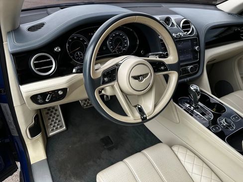 Used 2017 Bentley Bentayga AWD/4WD image 13
