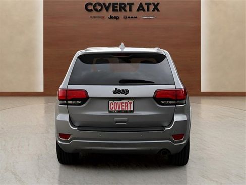 Used 2018 Jeep Grand Cherokee Altitude image 4