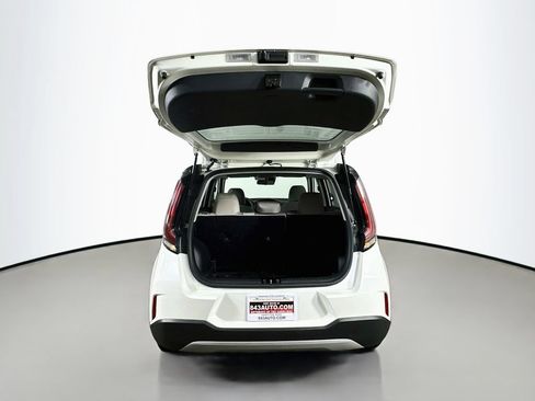 Used 2025 Kia Soul LX w/ LX Technology Package FWD image 31