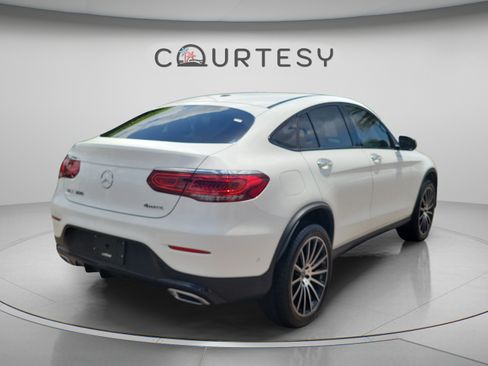Used 2023 Mercedes-Benz GLC 300 4MATIC Coupe image 5