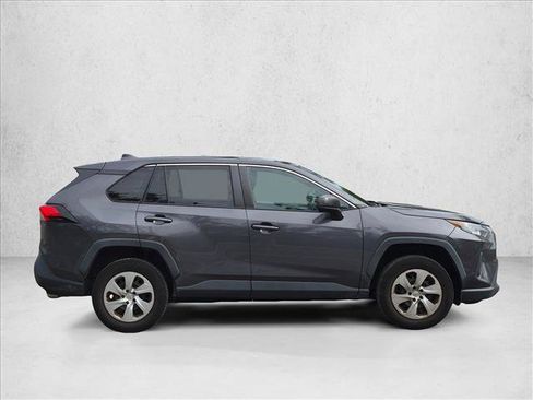 Used 2022 Toyota RAV4 LE FWD image 4