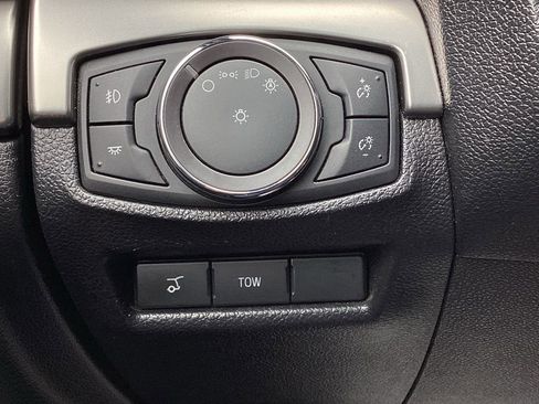 Used 2018 Ford Explorer XLT w/ Equipment Group 201A AWD/4WD image 28