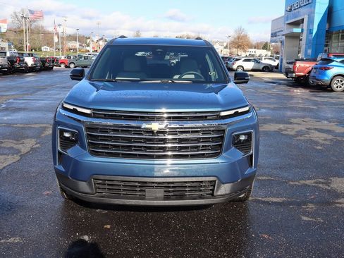 Used 2025 Chevrolet Traverse LT w/ Driver Confidence Package image 28