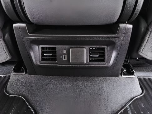 Used 2023 Chevrolet Silverado 1500 LT AWD/4WD image 32