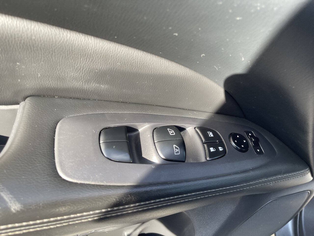 Used 2015 Nissan Pathfinder 4WD image 11