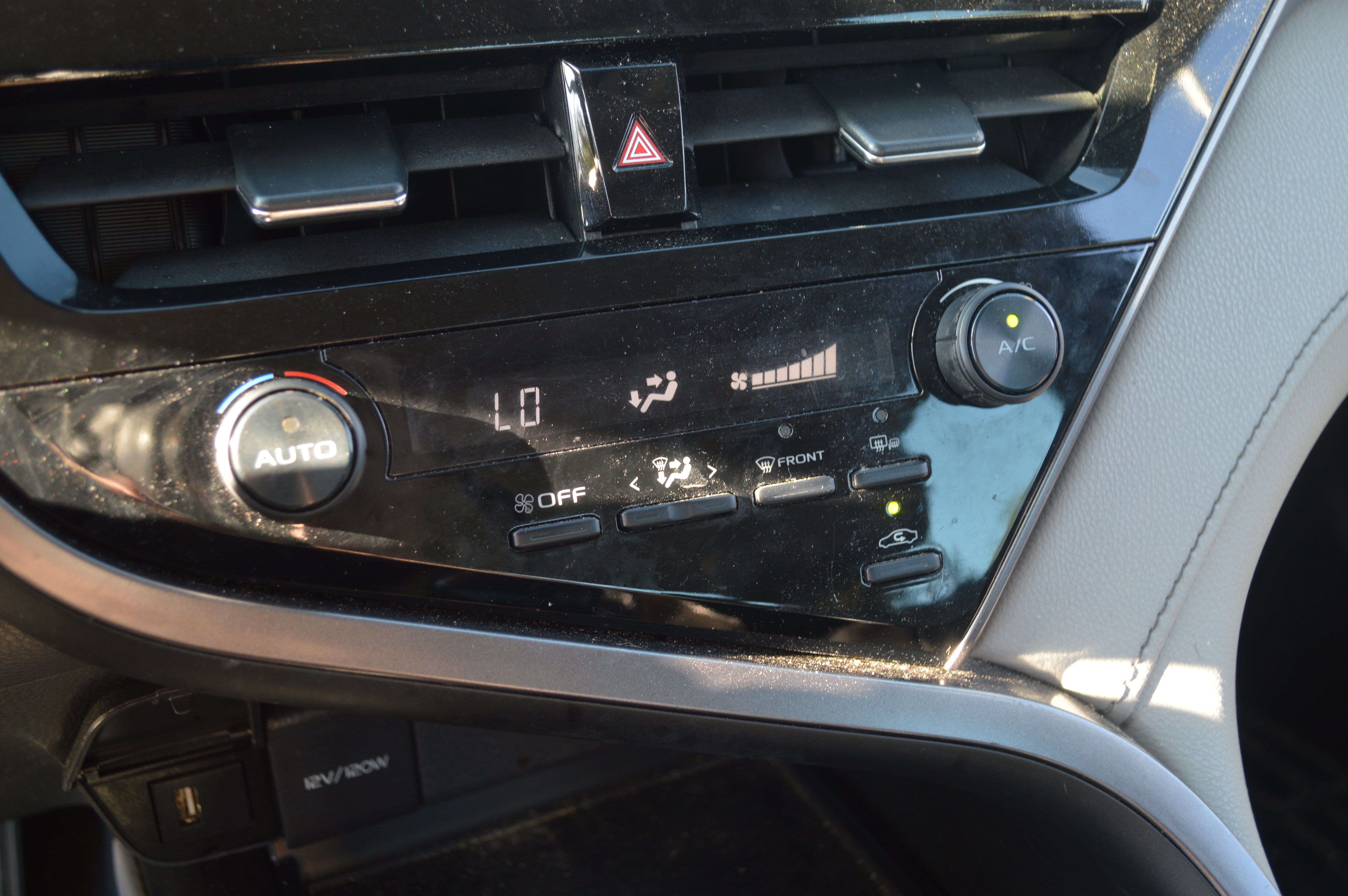 Used 2021 Toyota Camry SE w/ Convenience Package FWD image 21
