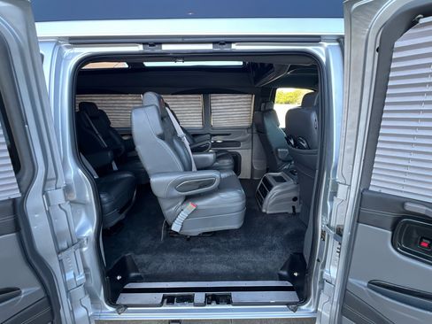 Used 2023 Chevrolet Express 2500 Extended image 39