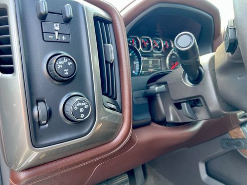 Used 2016 Chevrolet Silverado 1500 High Country w/ High Country Premium Package AWD/4WD image 15