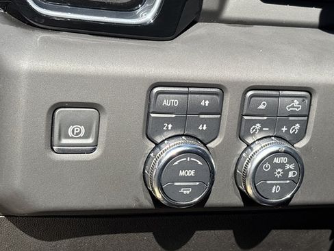 Used 2025 GMC Sierra 3500 Denali Ultimate AWD/4WD image 24