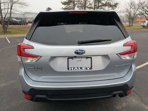 Used 2019 Subaru Forester Premium image 7