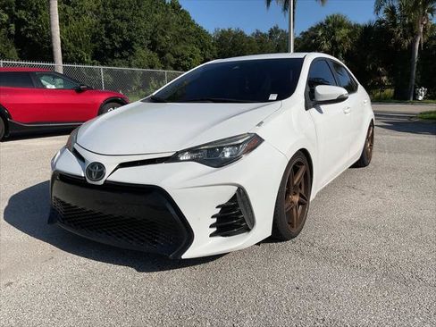 Used 2018 Toyota Corolla SE FWD image 2
