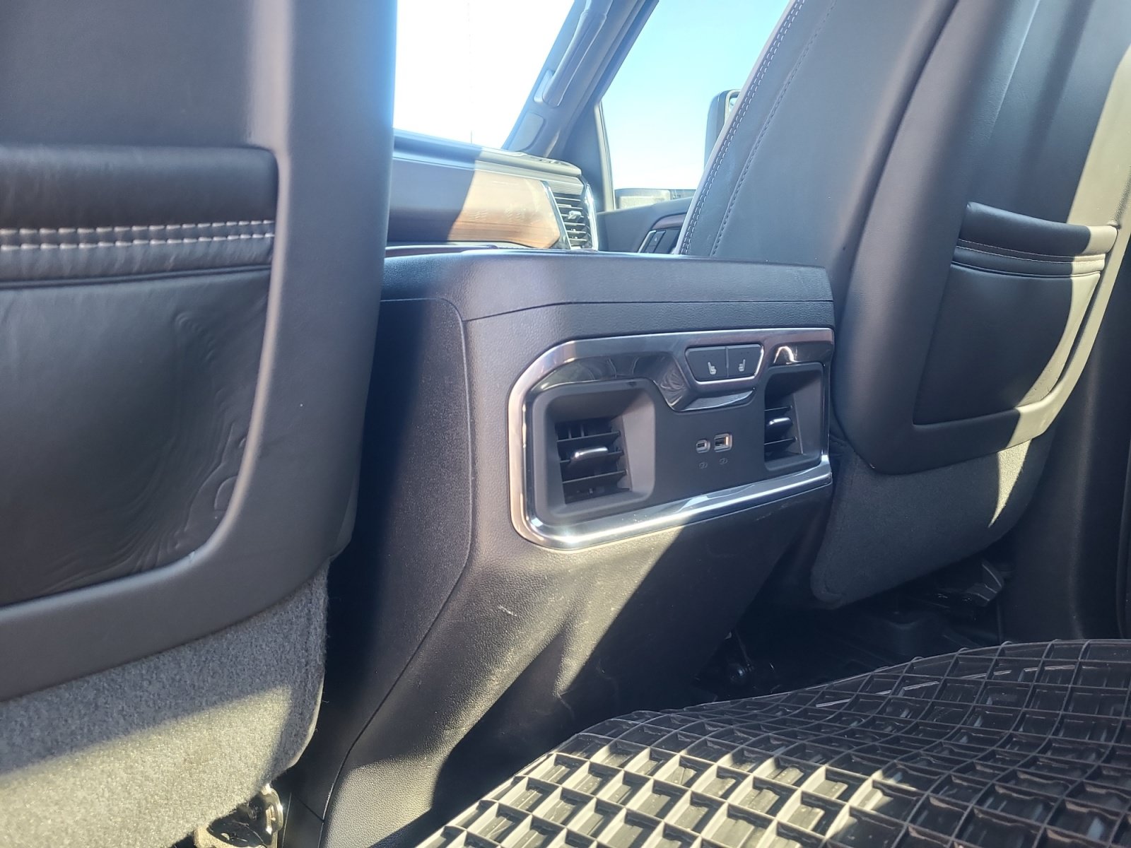 Used 2024 GMC Sierra 2500 Denali Ultimate w/ LPO, GMC Protection Package AWD/4WD image 32