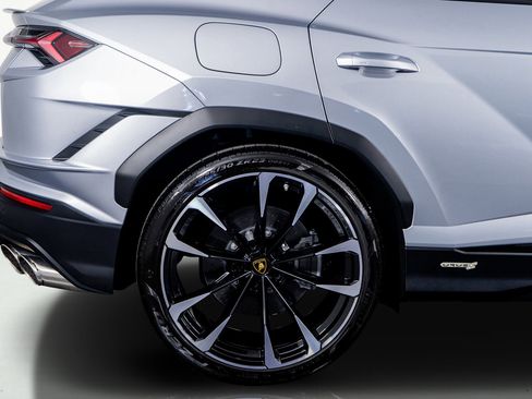 Used 2024 Lamborghini Urus S image 6