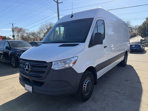 Used 2022 Mercedes-Benz Sprinter 3500 image 1