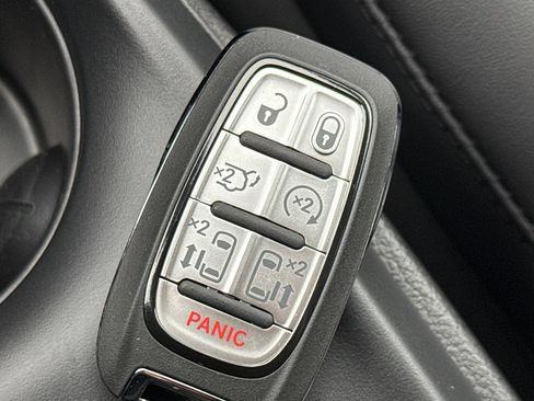 New 2026 Chrysler Pacifica Select FWD image 37