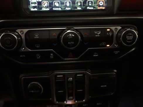 Used 2022 Jeep Gladiator Rubicon w/ LED Lighting Group AWD/4WD image 11