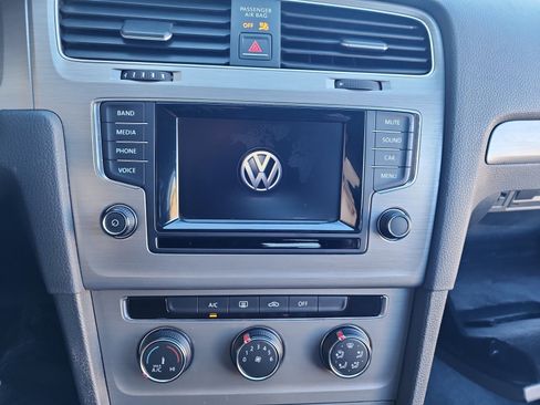 Used 2015 Volkswagen Golf Launch Edition image 28