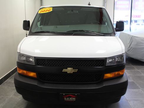 Used 2020 Chevrolet Express 2500 RWD image 2