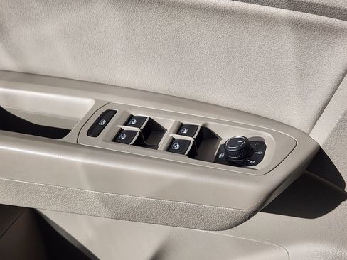 Used 2018 Volkswagen Atlas SE image 4