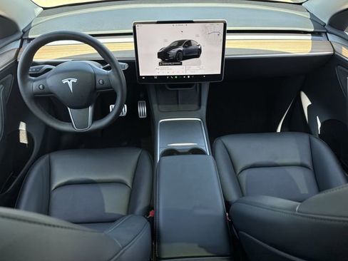 Used 2025 Tesla Model Y Performance image 11