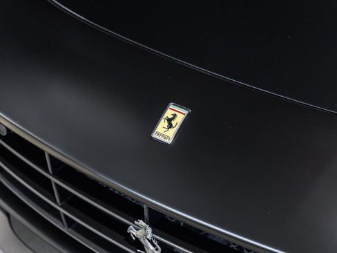 Used 2014 Ferrari F12 Berlinetta RWD image 11