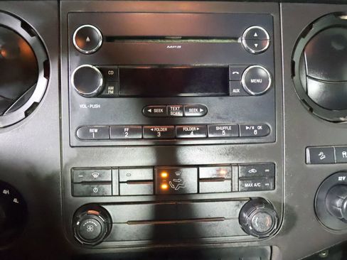 Used 2015 Ford F250 XL w/ Power Equipment Group image 31