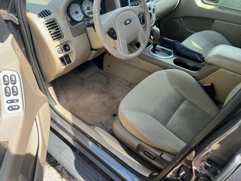 Used 2005 Ford Escape XLT AWD/4WD image 5